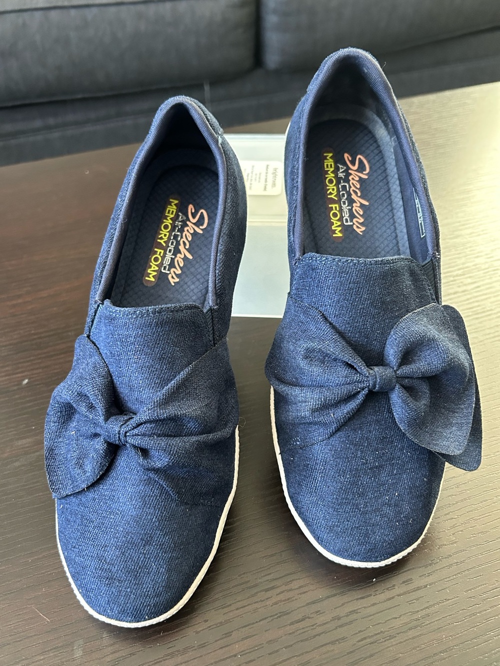 Skechers Navy Bow Slip-On memory foam Flats for Women Sz 7.5